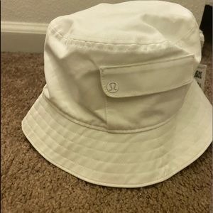 Lululemon white bucket hat with a pocket